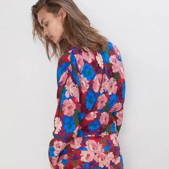 🦋 Bloggers Favorite 🦋 Zara Floral Top Long Sleeve Crop Waistband Sz M - Picture 8 of 16